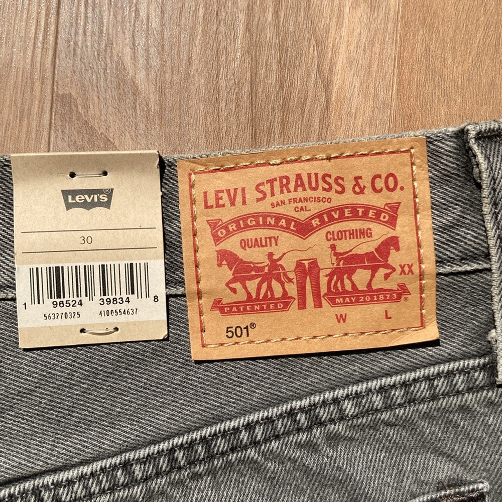 🟢Relist7/13 🟢Levi’s distressed high rise 501 jean cotton denim short cutoff 30 - Picture 13 of 16